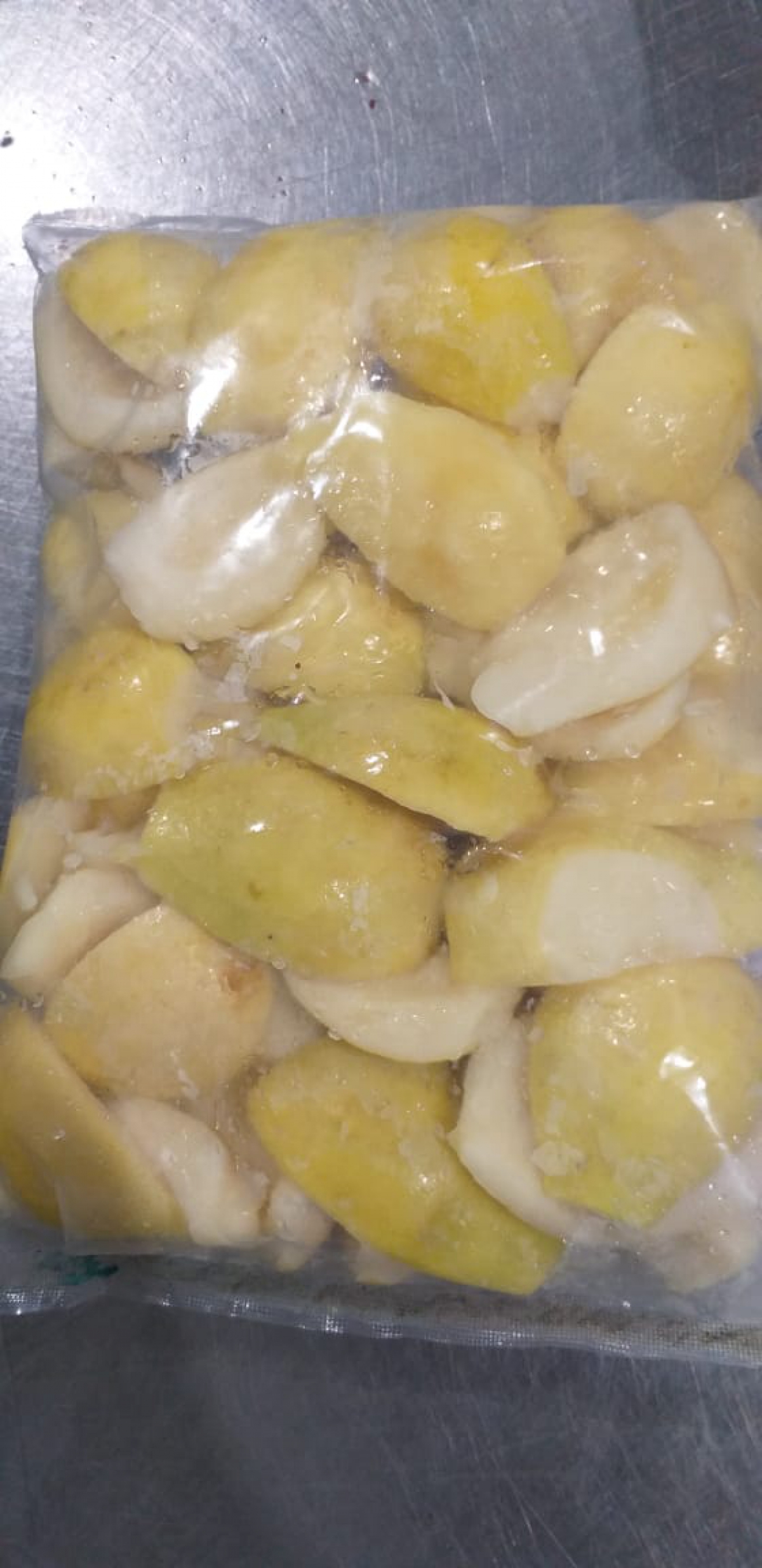 Frozen guava slides without kernels