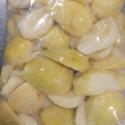 Frozen guava slides without kernels